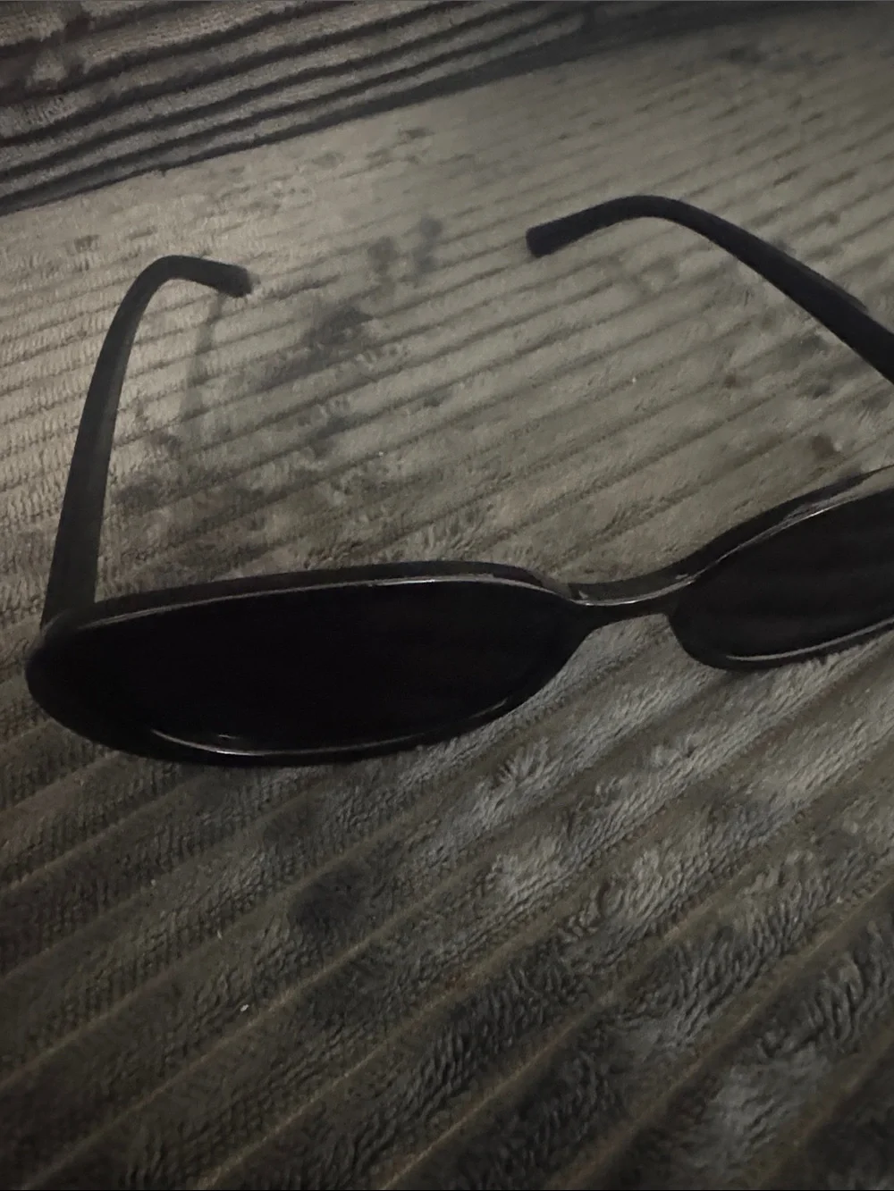 Classic Black Oval Women's Sunglasses - Unbranded